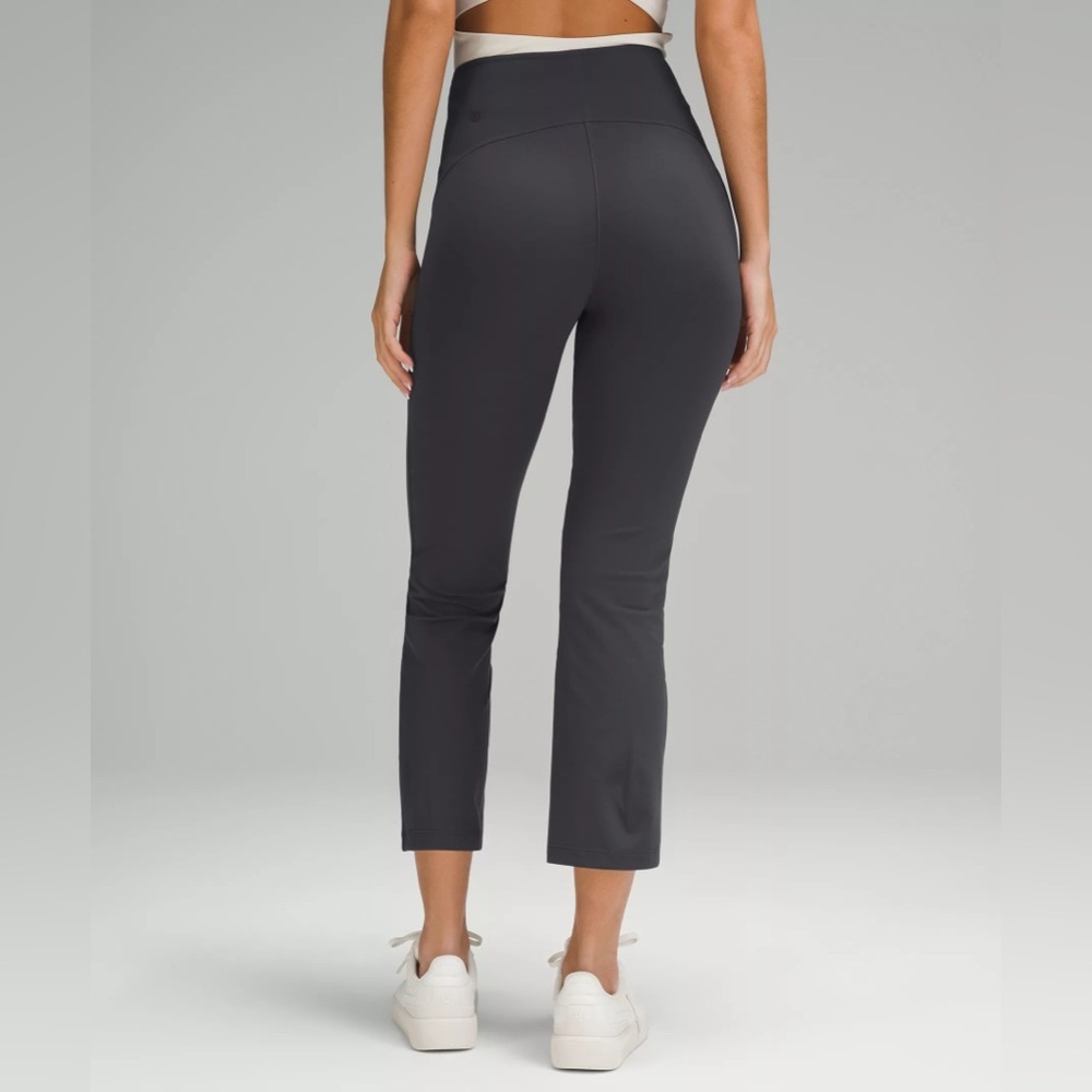 Lululemon High-Waisted crop.